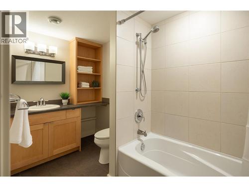 529 Knowles Road, Kelowna, BC - Indoor Photo Showing Bathroom
