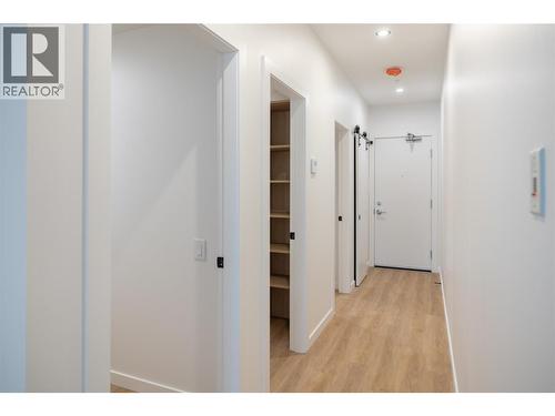 604 Cawston Avenue Unit# 415, Kelowna, BC - Indoor Photo Showing Other Room