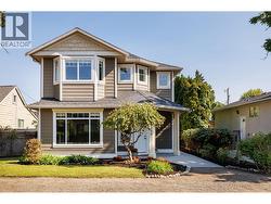 2209 Woodlawn Street  Kelowna, BC V1Y 2T1