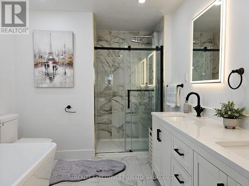 99 Carlton Avenue, Welland (N. Welland), ON - Indoor Photo Showing Bathroom