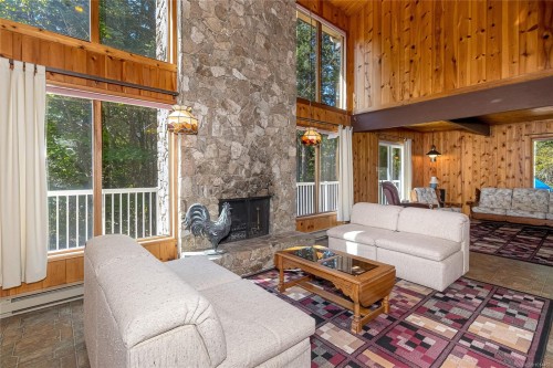 11379 West Saanich Rd, North Saanich, BC 