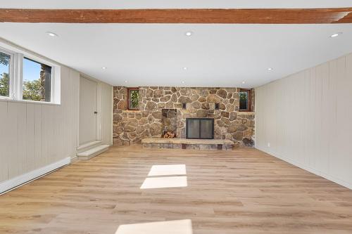 Salle familiale - 445 Ch. De La Ferme, Val-Morin, QC 