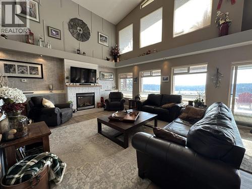 4782 Telqua Drive, 108 Mile Ranch, BC - Indoor Photo Showing Living Room With Fireplace