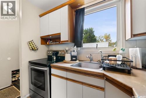 189 Mikkelson Drive, Regina, SK - Indoor Photo Showing Kitchen