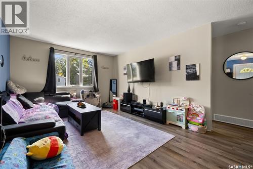 189 Mikkelson Drive, Regina, SK - Indoor Photo Showing Living Room