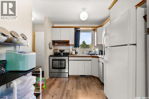 189 Mikkelson Drive, Regina, SK - Indoor Photo Showing Kitchen