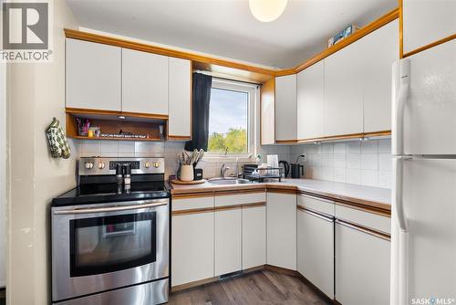 189 Mikkelson Drive, Regina, SK - Indoor Photo Showing Kitchen