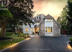 2064 ALMIRA COURT  Mississauga, ON L5H 4A5