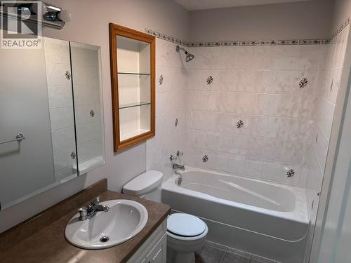 1832 Willowbrook Crescent, Dawson Creek, BC - Indoor Photo Showing Bathroom