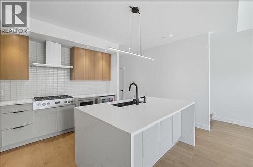 266 Baker Street Unit# 17, Nelson, BC - Indoor Photo Showing Kitchen With Upgraded Kitchen