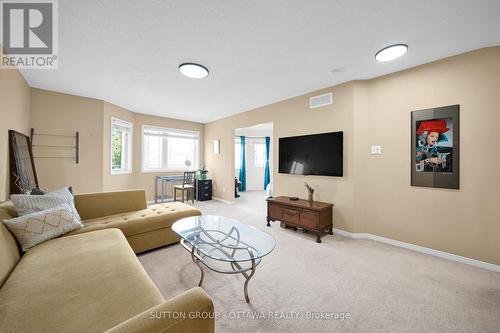 128 Annapolis Circle, Ottawa, ON - Indoor Photo Showing Living Room