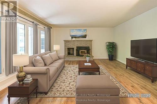 115 Douglas Street, Gravenhurst (Muskoka (S)), ON - Indoor Photo Showing Living Room With Fireplace