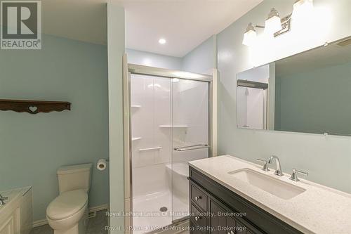 115 Douglas Street, Gravenhurst (Muskoka (S)), ON - Indoor Photo Showing Bathroom