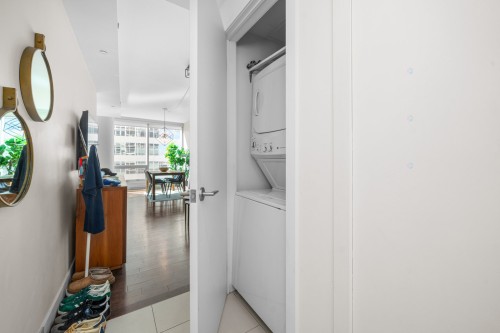 Salle de lavage - 1807-495 Av. Viger O., Montréal (Ville-Marie), QC - Indoor