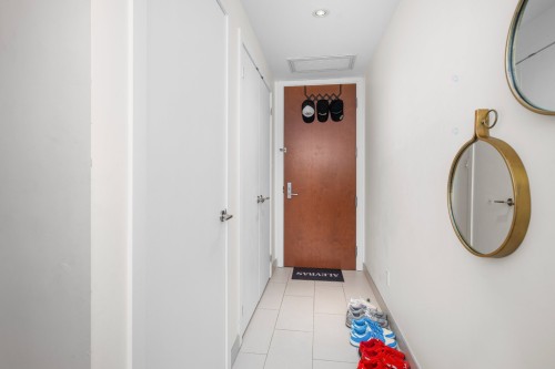 Hall d'entrée/Vestibule - 1807-495 Av. Viger O., Montréal (Ville-Marie), QC - Indoor Photo Showing Other Room