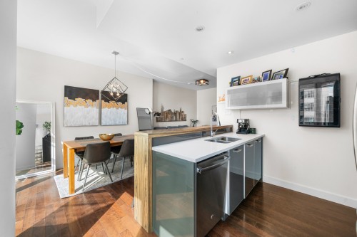 Cuisine - 1807-495 Av. Viger O., Montréal (Ville-Marie), QC - Indoor Photo Showing Kitchen With Double Sink