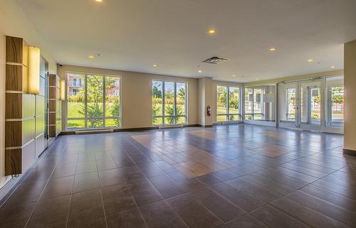 Exterior entrance - 201-1650 Rue St-Louis, Montréal (Saint-Laurent), QC - Indoor