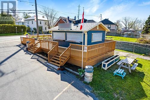 Fast Food business includes 0.8 acre town lot - 106 Broadway Street W, Merrickville-Wolford, ON 