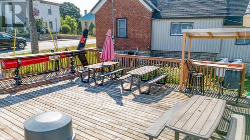 Sun umbrella for shade - 106 Broadway Street W, Merrickville-Wolford, ON 