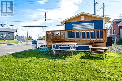 Lawn offers more space for picnic tables - 106 Broadway Street W, Merrickville-Wolford, ON 