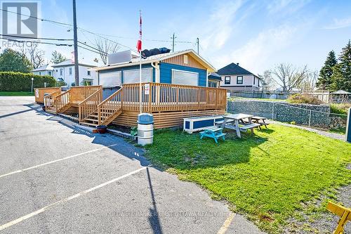 On big lot in town - 106 Broadway Street W, Merrickville-Wolford, ON 