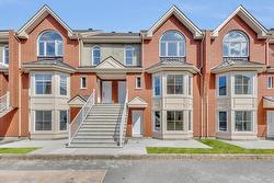 9334 Rue Riverin  Brossard, QC J4X 3A5