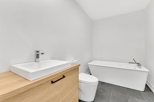 Salle de bains - 9334 Rue Riverin, Brossard, QC - Indoor Photo Showing Bathroom
