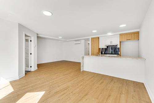 Overall view - 9334 Rue Riverin, Brossard, QC - Indoor Photo Showing Other Room