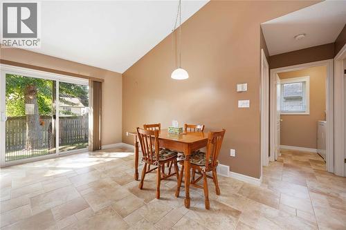 207 Cassandra Boulevard, Sarnia, ON - Indoor Photo Showing Dining Room