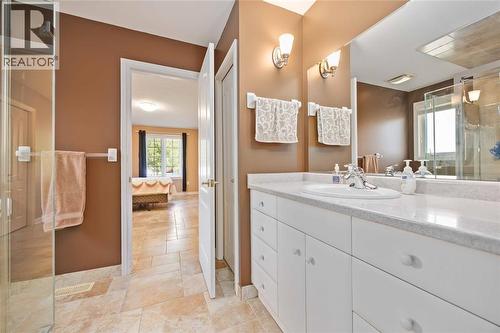 207 Cassandra Boulevard, Sarnia, ON - Indoor Photo Showing Bathroom