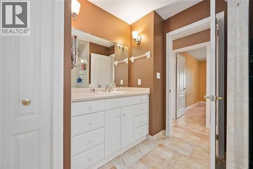 207 Cassandra Boulevard, Sarnia, ON - Indoor Photo Showing Bathroom