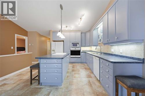 207 Cassandra Boulevard, Sarnia, ON - Indoor Photo Showing Kitchen