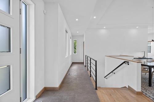 Hall d'entrée/Vestibule - 819 Rue De La Campagne, Sainte-Adèle, QC - Indoor Photo Showing Other Room