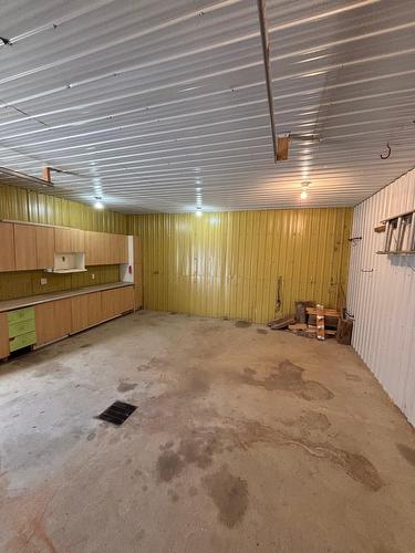 Garage - 193 Ch. Tawachiche E., Lac-Aux-Sables, QC - Indoor Photo Showing Garage