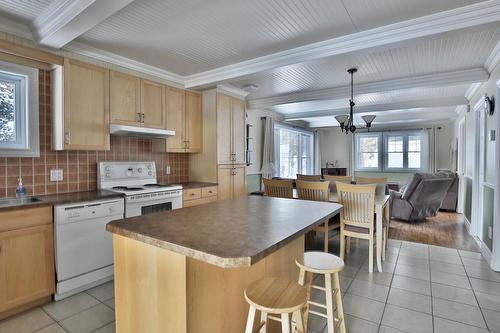 Cuisine - 193 Ch. Tawachiche E., Lac-Aux-Sables, QC - Indoor Photo Showing Kitchen