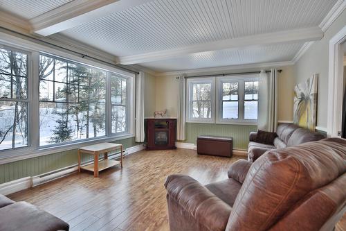 Salon - 193 Ch. Tawachiche E., Lac-Aux-Sables, QC - Indoor Photo Showing Living Room