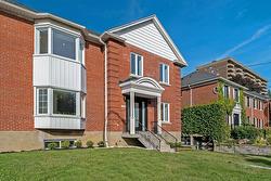 215 Rue Dufferin  Hampstead, QC H3X 2Y2