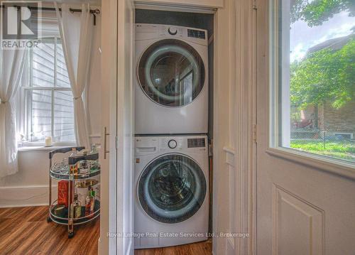 92 Adam Street, Cambridge, ON - Indoor Photo Showing Laundry Room