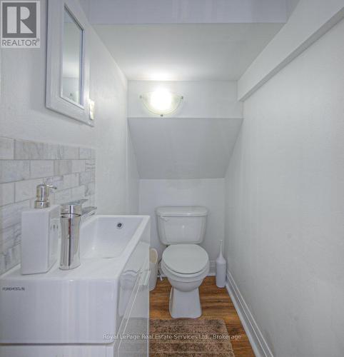 92 Adam Street, Cambridge, ON - Indoor Photo Showing Bathroom