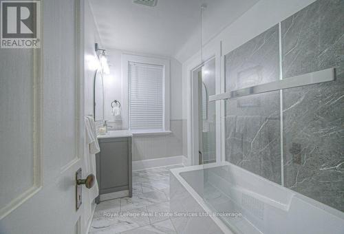 92 Adam Street, Cambridge, ON - Indoor Photo Showing Bathroom