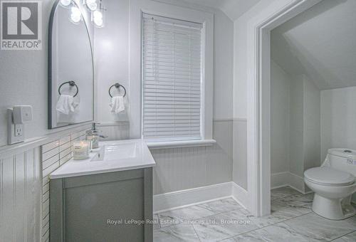 92 Adam Street, Cambridge, ON - Indoor Photo Showing Bathroom