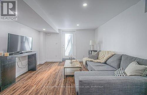 92 Adam Street, Cambridge, ON - Indoor Photo Showing Living Room