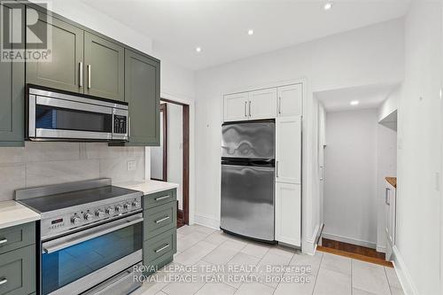 131 Acacia Avenue, Ottawa, ON - Indoor Photo Showing Kitchen