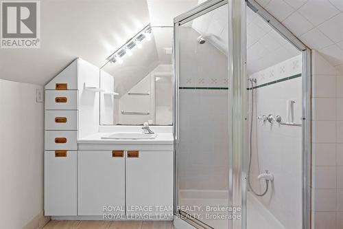 131 Acacia Avenue, Ottawa, ON - Indoor Photo Showing Bathroom