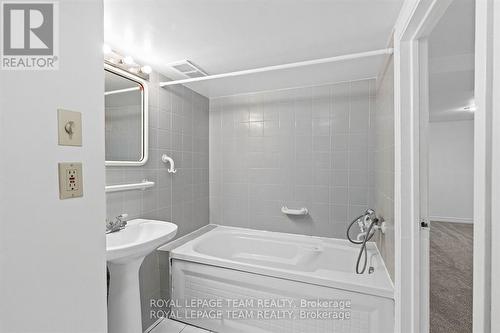 131 Acacia Avenue, Ottawa, ON - Indoor Photo Showing Bathroom