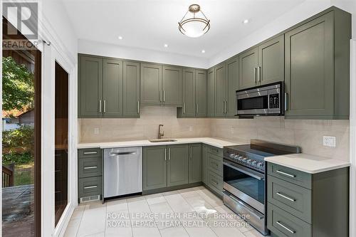 131 Acacia Avenue, Ottawa, ON - Indoor Photo Showing Kitchen With Upgraded Kitchen