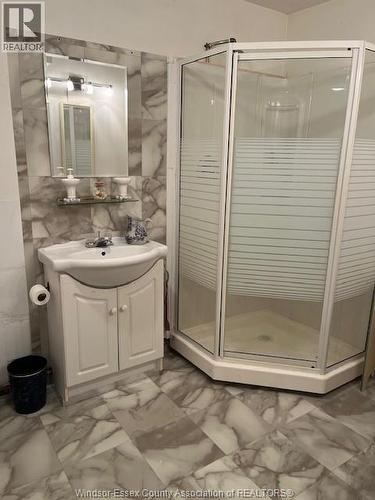 2015 Randolph, Windsor, ON - Indoor Photo Showing Bathroom
