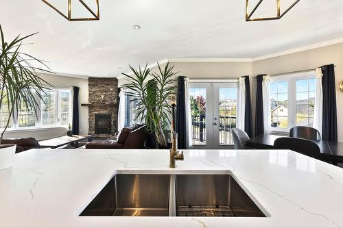 Kitchenette - 1049 Rue Des Chevaliers, Prévost, QC - Indoor Photo Showing Kitchen With Fireplace With Double Sink