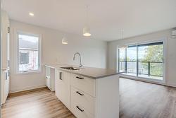 4-2202 Boul. du Bord-de-l'Eau  Salaberry-De-Valleyfield, QC J6S 0K1