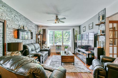 Living room - 552  - 556 Rue Chapleau, Saint-Jérôme, QC - Indoor Photo Showing Living Room